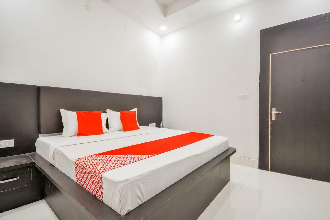 Oyo 43505 Hotel The White House Hisar Екстер'єр фото