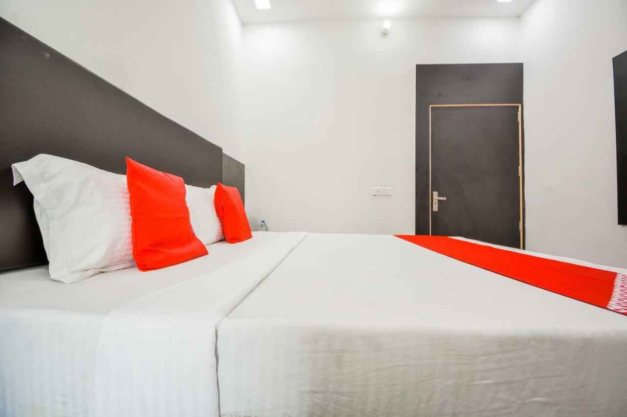 Oyo 43505 Hotel The White House Hisar Екстер'єр фото