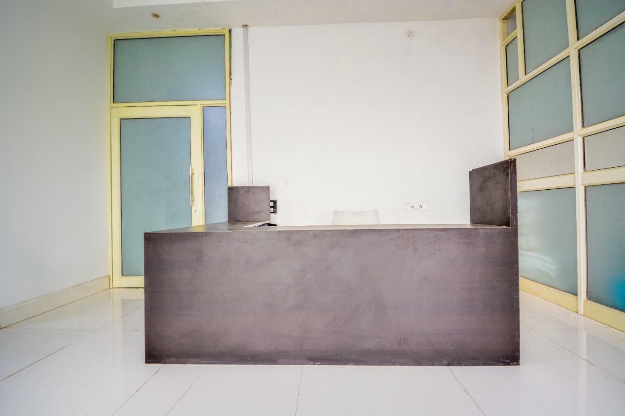 Oyo 43505 Hotel The White House Hisar Екстер'єр фото