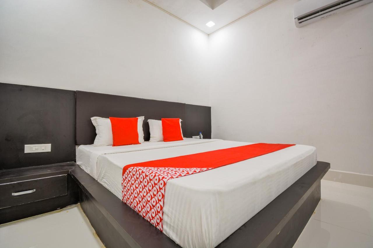 Oyo 43505 Hotel The White House Hisar Екстер'єр фото