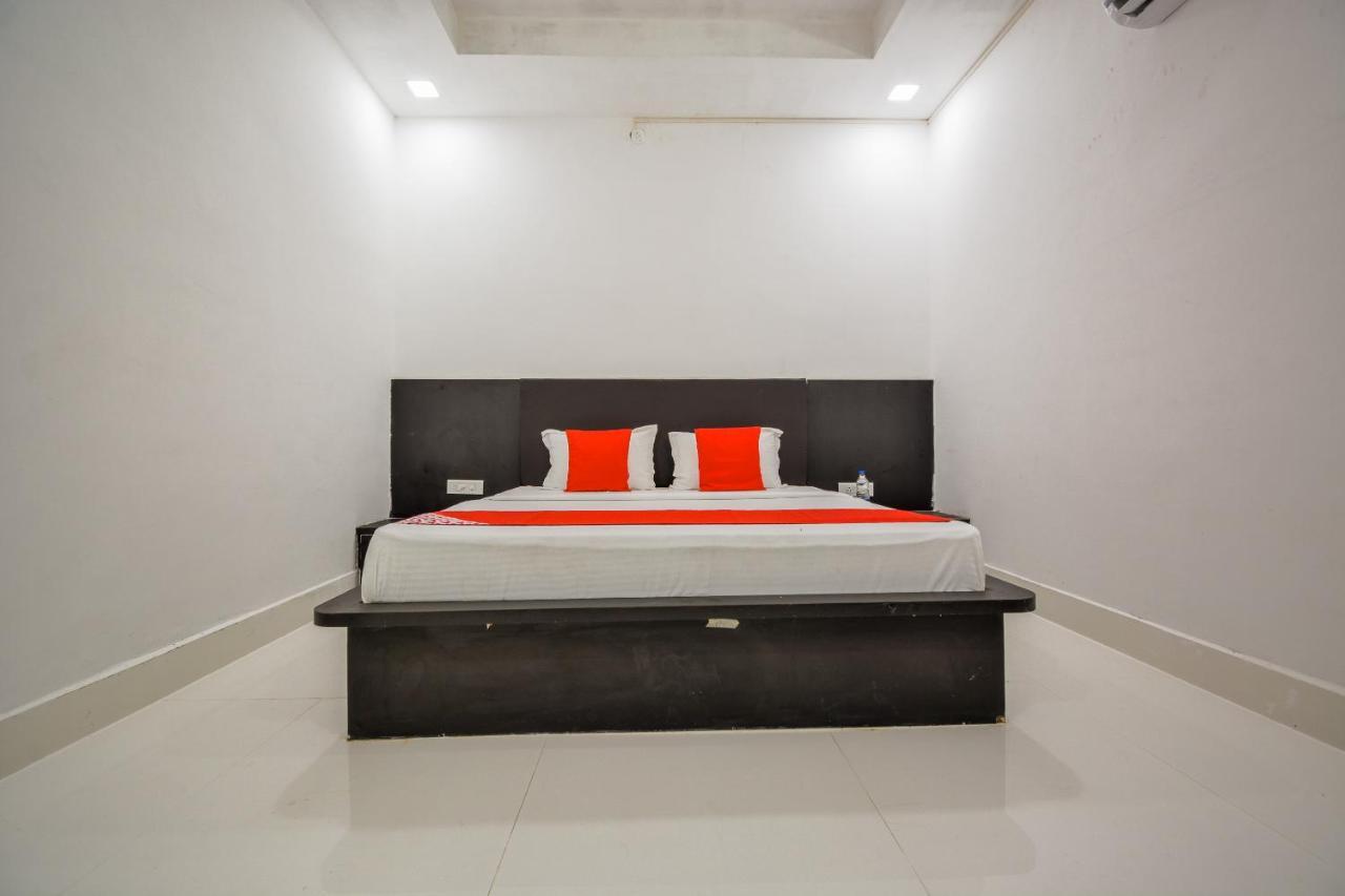 Oyo 43505 Hotel The White House Hisar Екстер'єр фото